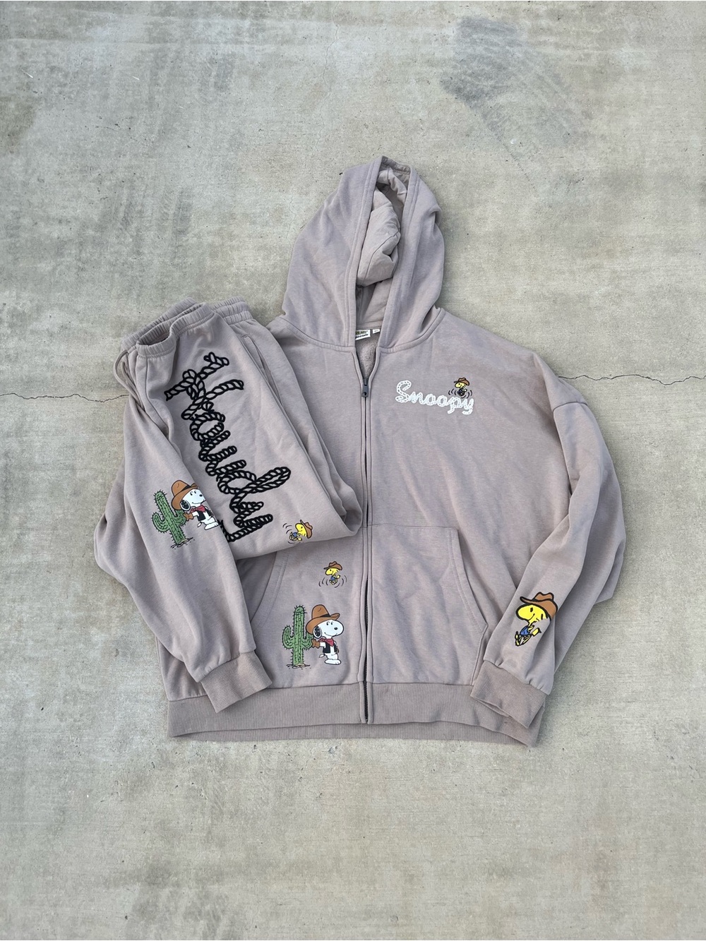 Snoopy Graphic Hoodie & Sweatpants Set Taupe Sweatshirt and Pants size XL/L